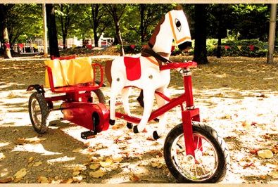 Balade en petits chevaux en bois “Sulky”