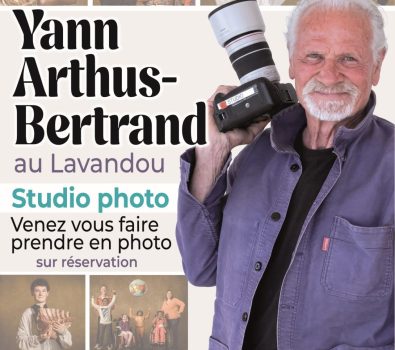 Yann Arthus-Bertrand au Lavandou – Séance photo pour les lavandourains